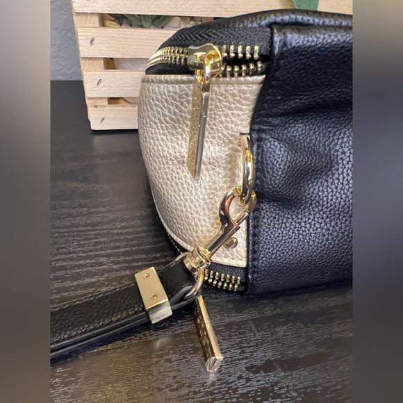 Versace Parfums Black/Gold Toiletry Pouch - Picture 12 of 13